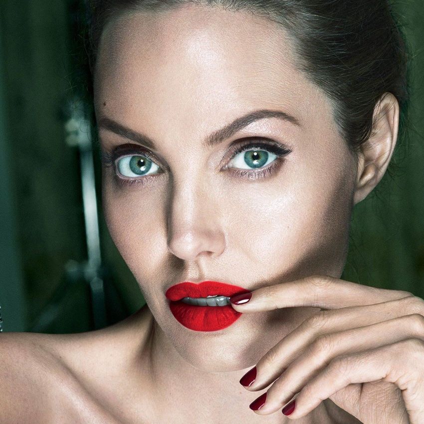 Bynnz's tweet photo. We love this super-glamorous look of Angelina Jolie by Mert &amp; Marcus for Vanity Fair. Absolutely sizzling! https://t.co/Ah5B6XNjR0 #fashion https://t.co/Om2oHRkHgT