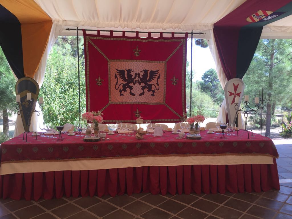 AmadisCatering's tweet photo. ¡Os presentamos nuestro catering medieval! Una opción muy original y divertida para celebrar vuestra boda, ¿no os parece? 925807600 https://t.co/WGhISB1LfY