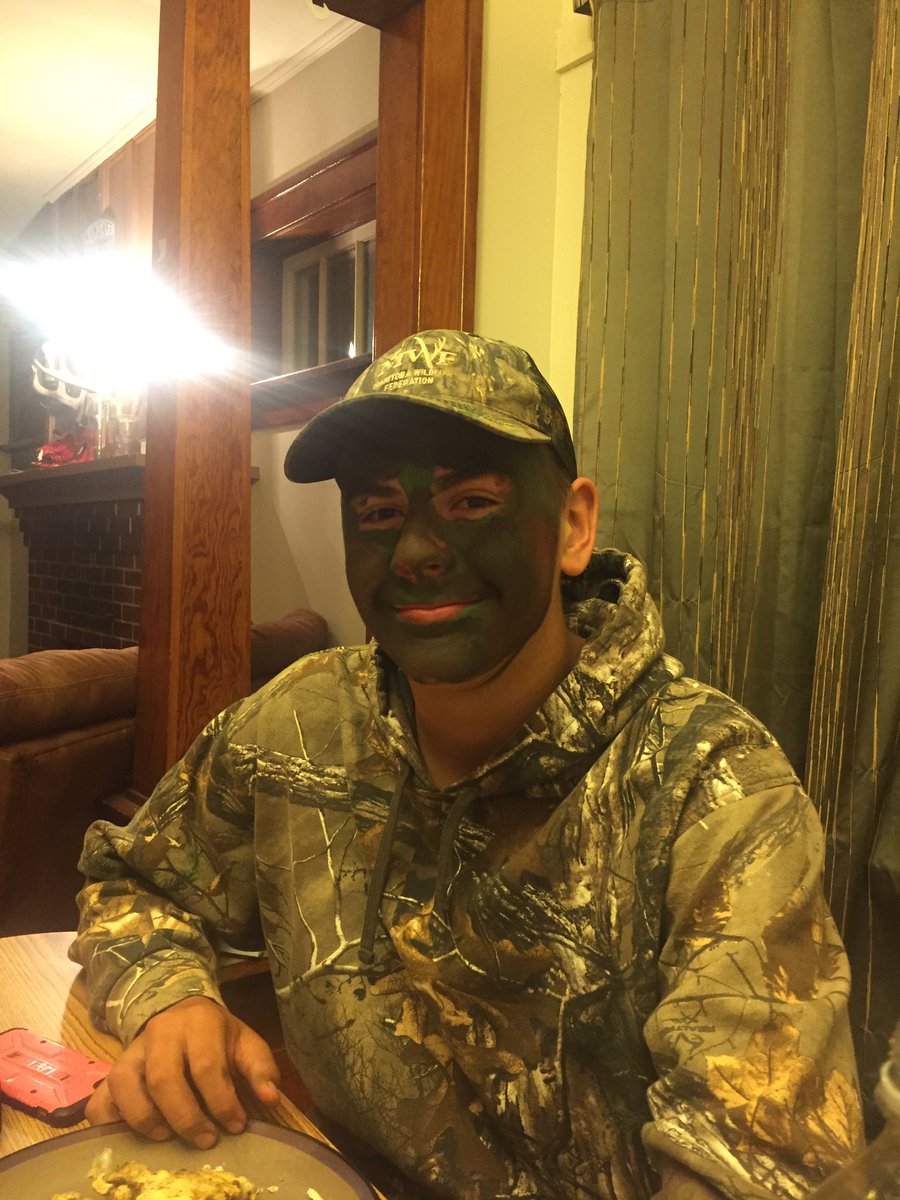 It's bow season, got some breakfast in us, and bubs looks like the hulk, it's go time!!