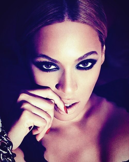 A very happy birthday to the Queen to all our Hearts:\"Ms.Beyoncé Knowles\" 