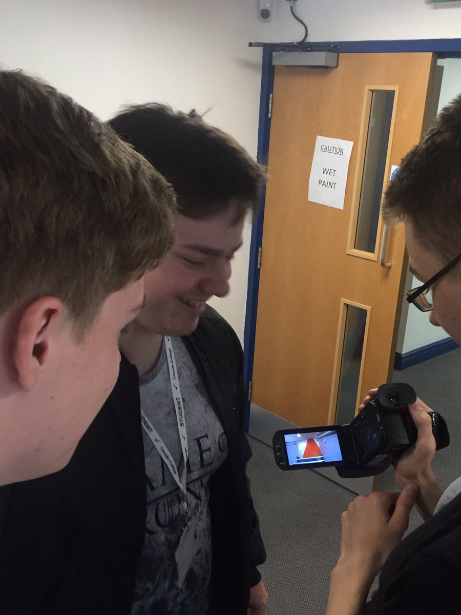 NewarkCollMedia's tweet photo. 2017 New First Year first day camera task #thebigwelcome https://t.co/MuI7KjeQg5