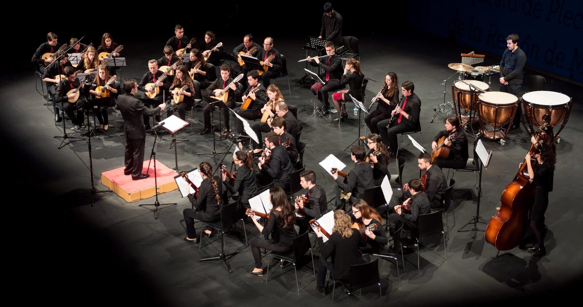 Murciafestejos's tweet photo. 🎡🎶20 horas. Plaza Apóstoles.“#AcordesdeFeria ”. Concierto de la Orquesta de Plectro y Guitarra de Puente Tocinos. #FeriaDeLasNovedades https://t.co/TZKHLjOKJL