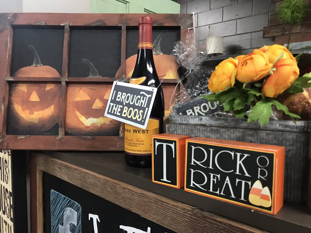 AhtraElnashar's tweet photo. I'm live on @KDLTNews Today from @ConvoPieceSF to show you how to welcome fall into your home with some decorating tips! 🍁🦃🎃👻 https://t.co/JQSoJumyQC