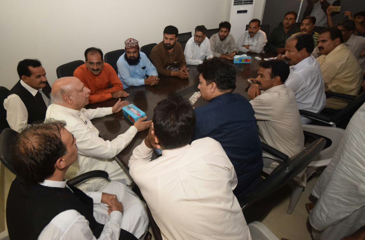 TeamSarwar's tweet photo. چوہدری محمد سرور کی حلقہ NA118 کے چیئرمینز کے ساتھ ملاقات۔ انتخابی حکمت عملی پرتبادلہ خیال۔ https://t.co/tjqnvOxmoW