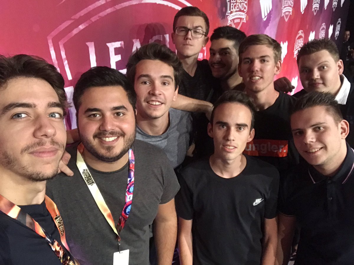 DyBelial's tweet photo. Quand des viewers viennent prendre une photo avec la Team Into Shable a là final des LCS Eu 2017 #LaStreamTeam https://t.co/fack7n15qs