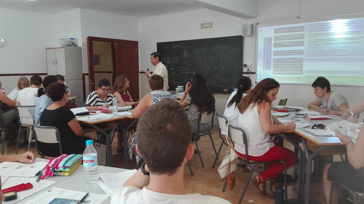cole_sagrada's tweet photo. Segona jornada de formació en model #VESS. Continuem aprenent! 😊👏👏@Edu1stVESS @puri310868 @nandis_ma  @RuizCliment @Suricatos3 @begogras https://t.co/HjodWYZQlt