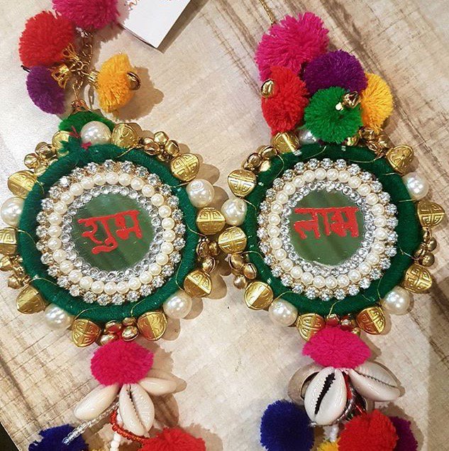 Buzzaria_'s tweet photo. Shubh Labh...Diwali time 💐💐#shubhlabh👣 #diwali #ganeshpooja #ridhisidhi #prayers #blessings #buzzariadukaan #newdelhi #qutub_minar https://t.co/7t4xDM1lJL