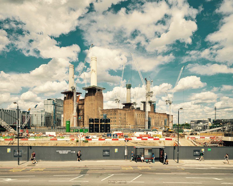 Finishing touches for iconic Battersea Power Station chimneys bit.ly/2xINo6F #construction #mteevan
