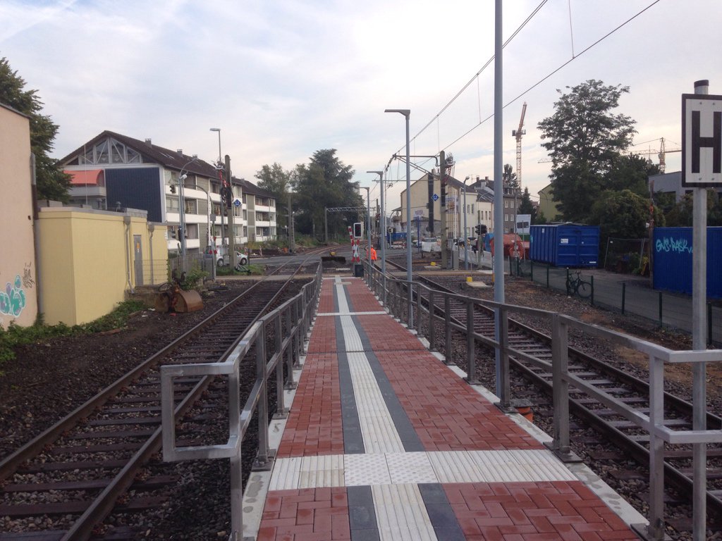 renesb's tweet photo. Brühl Süd ist nun 2-gleisig. Sehr cool! #Linie18 #ersteFahrt #themenparkBahn
@KVBAG @SWBBusundBahn https://t.co/B510n22Xxd