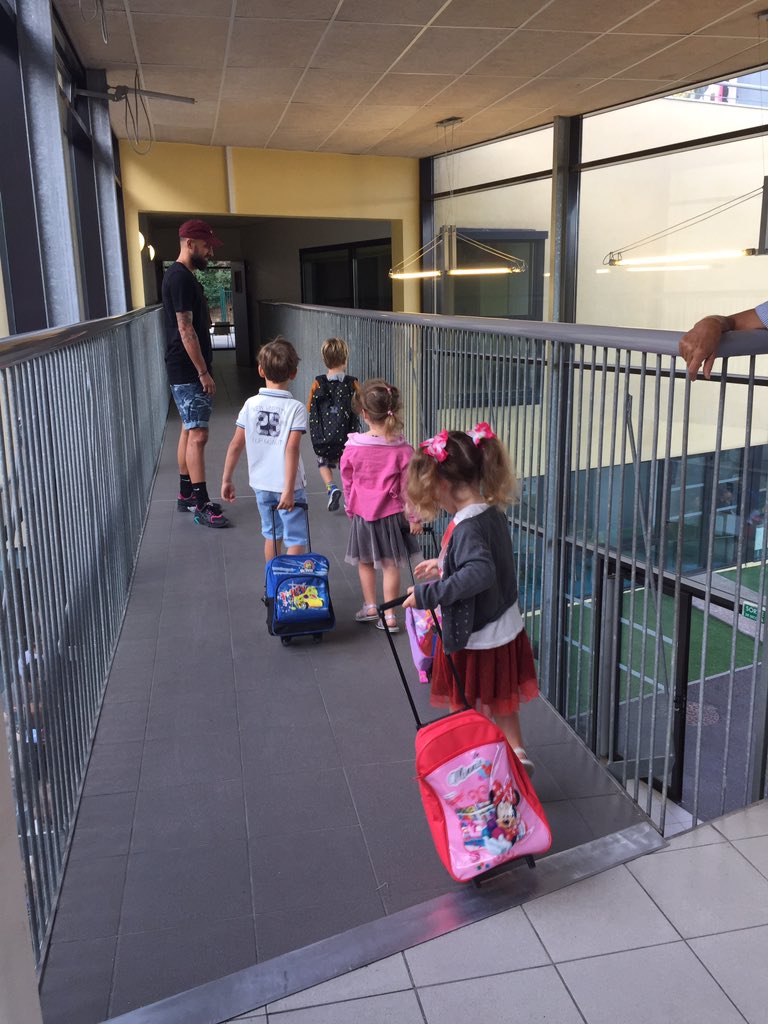 villedemougins's tweet photo. Très bonne rentrée scolaire à nos petits Mouginois ! #Devens #Cabrieres #StMartin #Rebuffel #3collines #MleHaut #Campelieres https://t.co/CH601EXNXy
