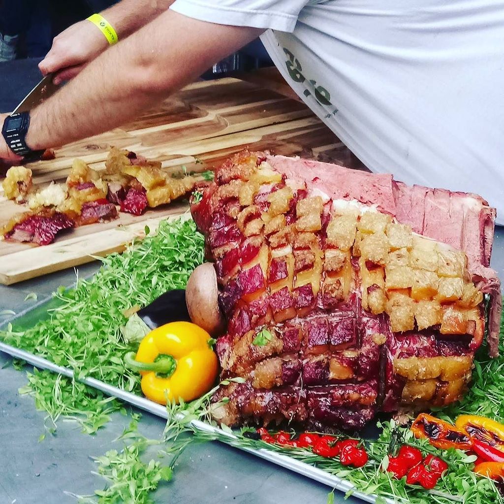 privateerprod's tweet photo. My job at #meatopia this last weekend was to show off big pieces of beef that were cooking in an XXL from @biggree… https://t.co/FKZkAxatOE https://t.co/HvoawnCCOS