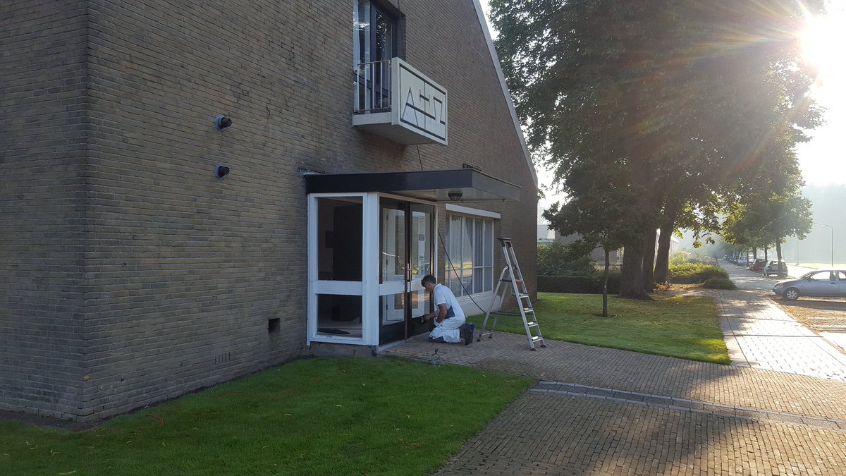 BesteBehangers's tweet photo. We zijn begonnen aan een mooi project https://t.co/yskJX7pGS8