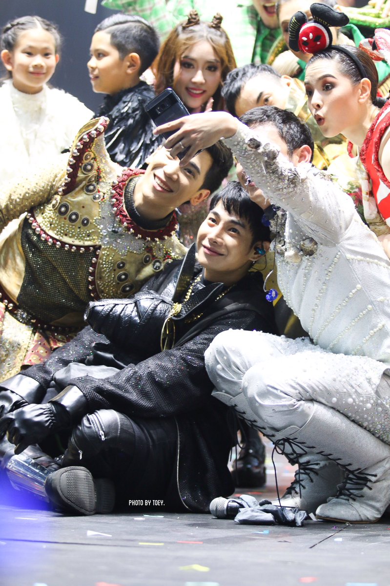 photobytoey's tweet photo. รอยยิ้มของคนที่เพิ่งไปออกรบกลับมา 😄
#เป๊กผลิตโชค #palitgallery https://t.co/uCIU4ek8J6