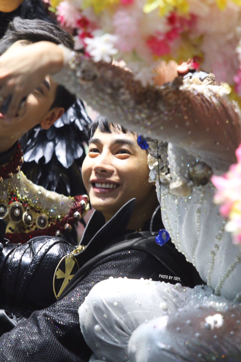 photobytoey's tweet photo. รอยยิ้มของคนที่เพิ่งไปออกรบกลับมา 😄
#เป๊กผลิตโชค #palitgallery https://t.co/uCIU4ek8J6