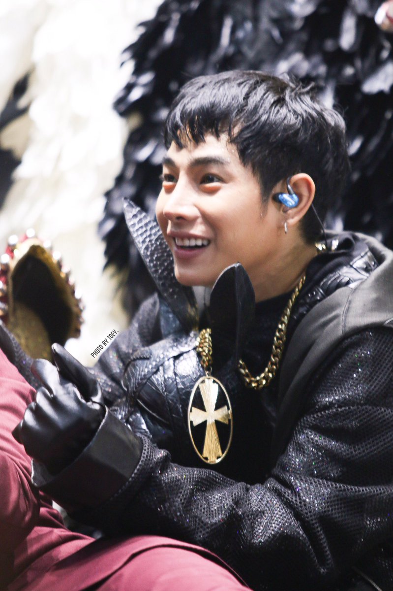 photobytoey's tweet photo. รอยยิ้มของคนที่เพิ่งไปออกรบกลับมา 😄
#เป๊กผลิตโชค #palitgallery https://t.co/uCIU4ek8J6