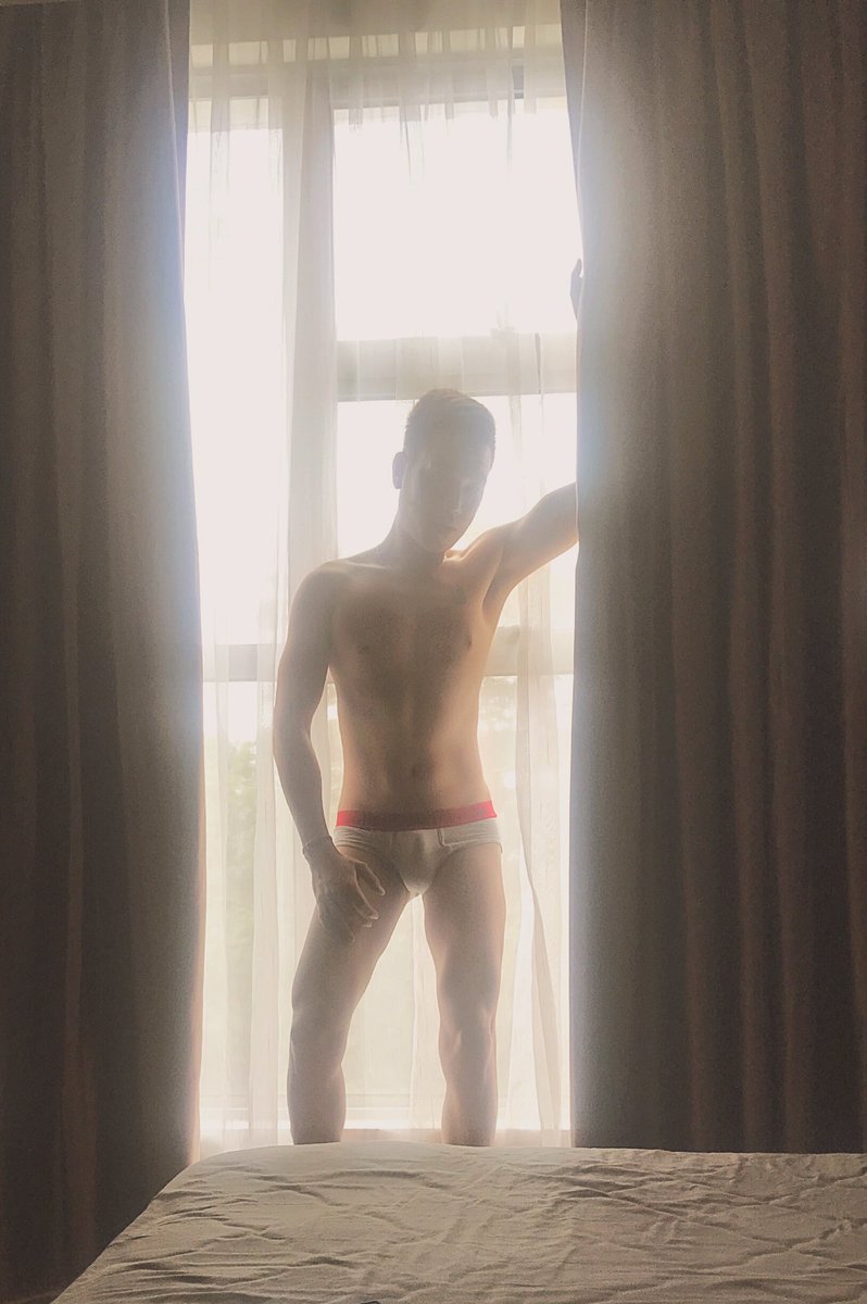 Boyasian5's tweet photo. Wait for someone.... https://t.co/KsLd35gSX7