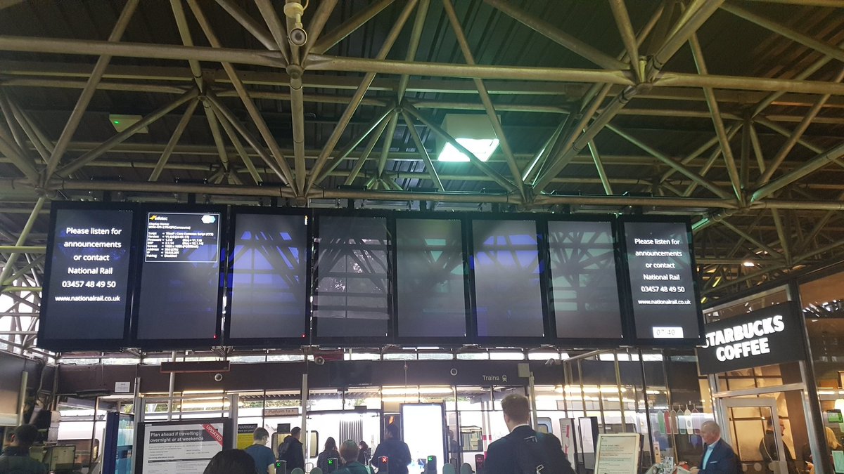 AmberHine's tweet photo. @TLRailUK New screens not working and the newer ticket machines with shocking ergonomics are duff too. One 'OoO' - no cards for the other. https://t.co/6LG6w6WcHT