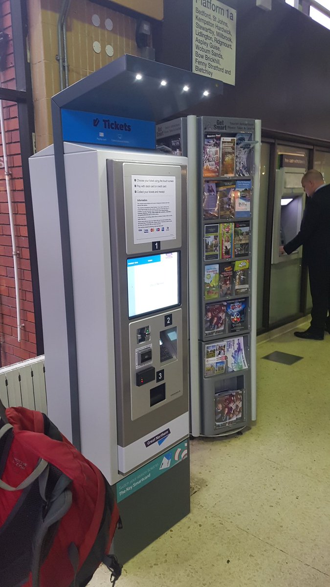 AmberHine's tweet photo. @TLRailUK New screens not working and the newer ticket machines with shocking ergonomics are duff too. One 'OoO' - no cards for the other. https://t.co/6LG6w6WcHT