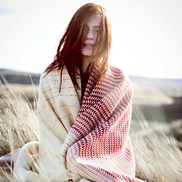 Buenos días. Hace tanto frío que he vuelto a los pantalones largos y a las mantas hasta el cuello. ☁️🦊

#FreeRol