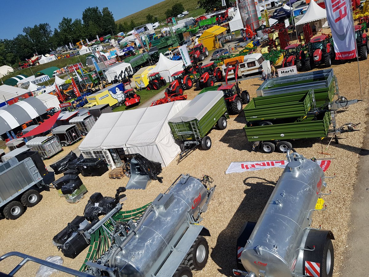 FlieglAgrar's tweet photo. Finally the wheater is getting better! Last Chance to visit us #Fliegl today or tomorrow at the #rottalschau in #karpfham! https://t.co/KMpITbGGze