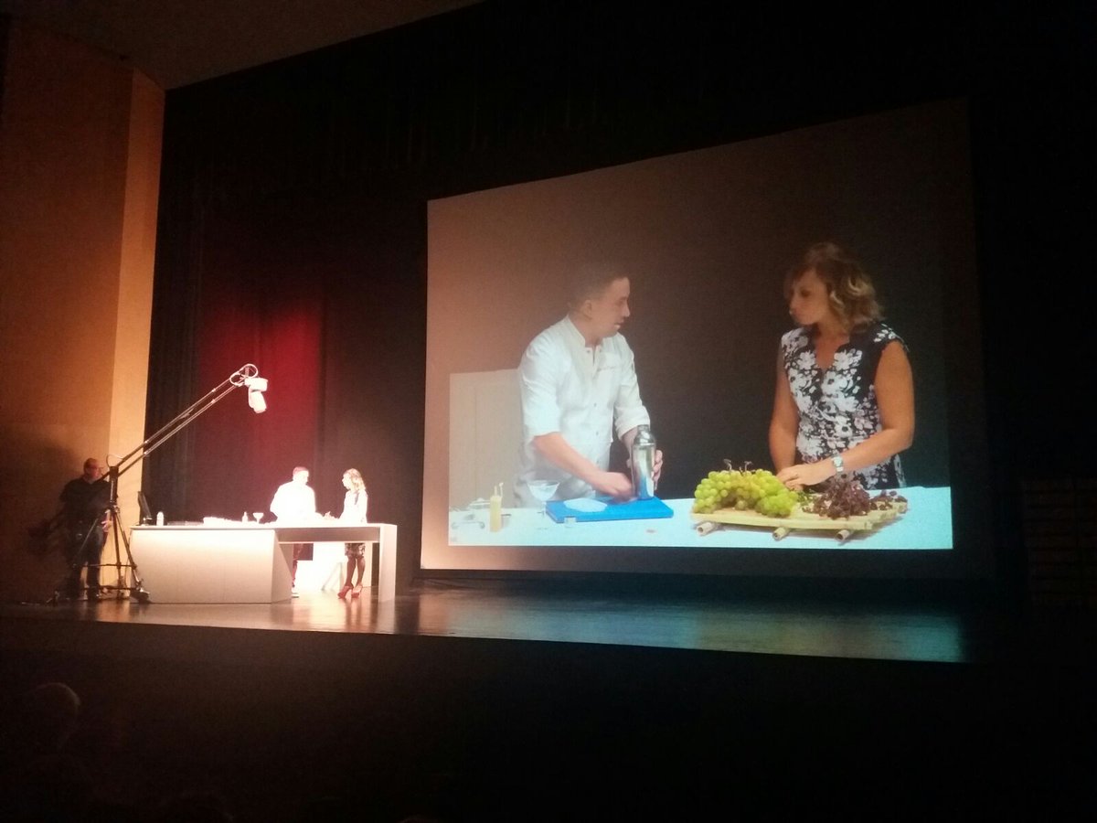 CValencianos's tweet photo. El pasado sábado vivimos una noche especial en #Dolia2017 con esencia de @FerruzAlberto @kikomoyachef e @IvanTalens 🌟🌟🌟👨🍳#calidad #Origen https://t.co/f1pN0K5TxL
