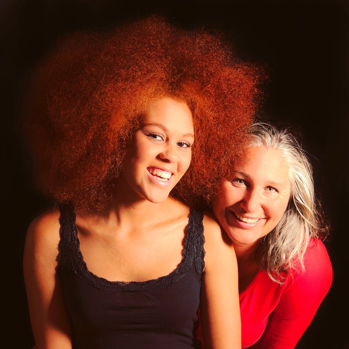 melanierijkers's tweet photo. Lovely Sterra Vlamings and me in 2015 - @Artstudio23 took the sweetest photo of her in 2008 and we love her ever since #rhd2017 #gingerlove https://t.co/FYTUQ15dix