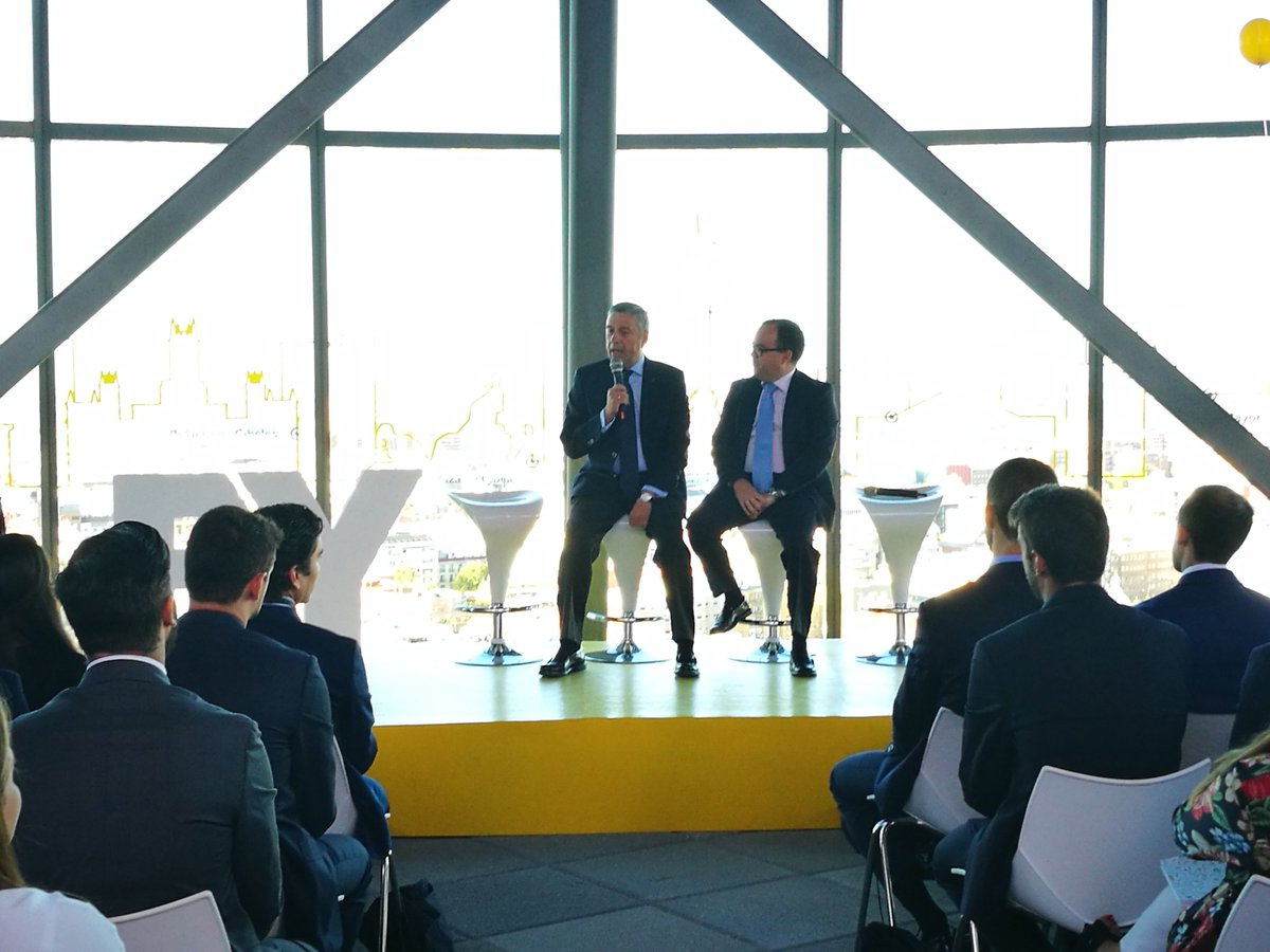 <a href="/JL_Perelli/">José Luis Perelli</a> y <a href="/JLRiscoRojas/">Jose Luis Risco Rojas</a> dan la bienvenida a las nuevas incorporaciones en EY #WelcometoEY17