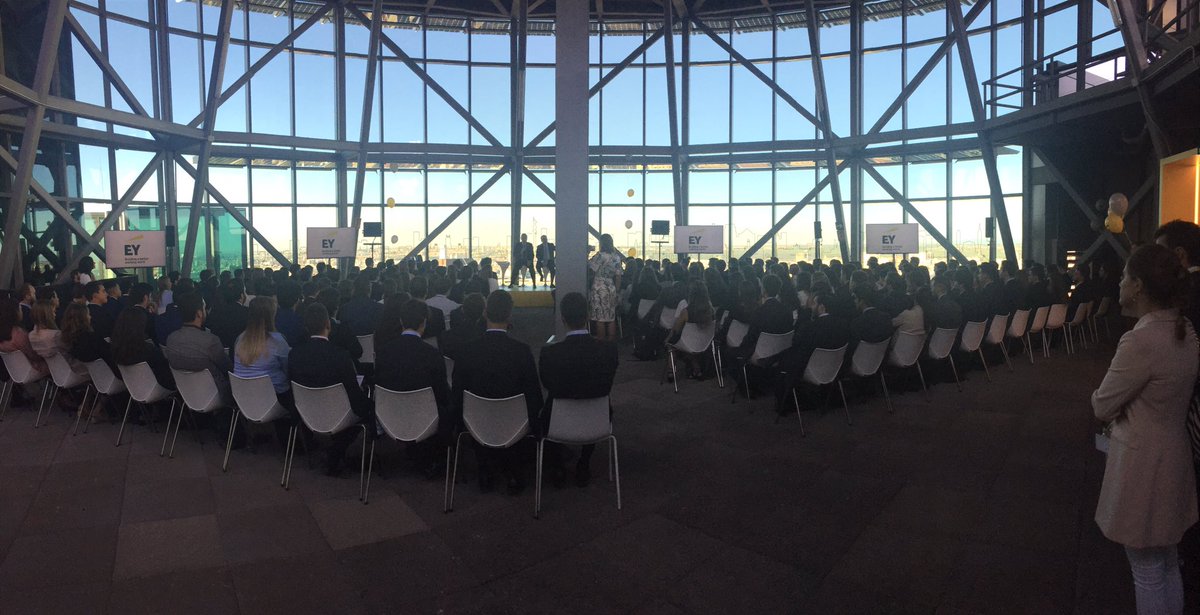Empezar el curso dando la bienvenida a cientos de nuevos #EYers #AsiDaGusto #BuenosDias <a href="/EY_Spain/">EY Spain</a> <a href="/JL_Perelli/">José Luis Perelli</a> <a href="/JLRiscoRojas/">Jose Luis Risco Rojas</a>