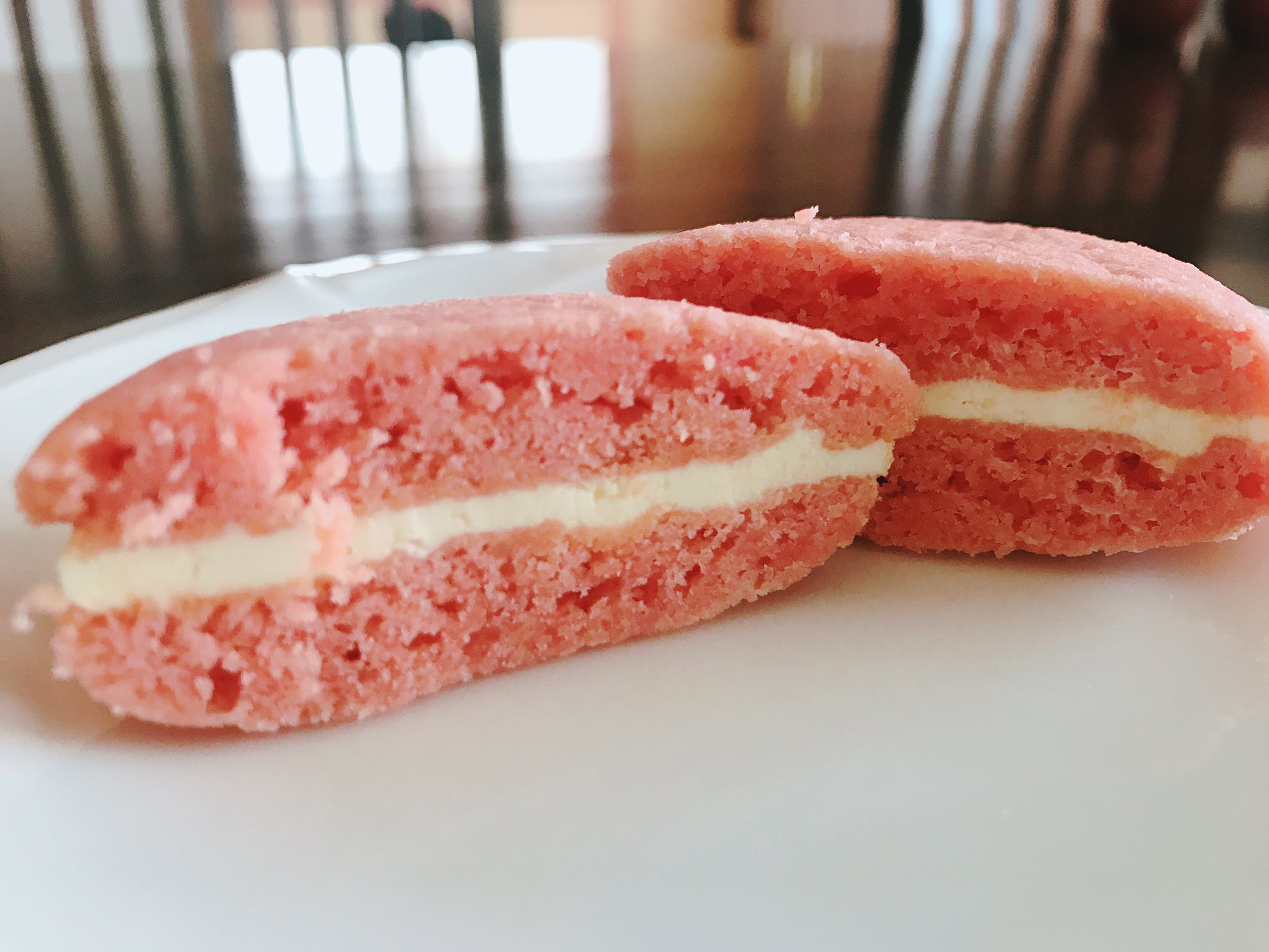 Misaki お菓子作り バタークリーム消費のために ソフトクッキーを作って 挟んでみました 食紅 のリベンジも兼ねてクッキーは ピンク色にしてみました 綺麗な色が出たし 味も美味しかった T Co g4naymyh Twitter