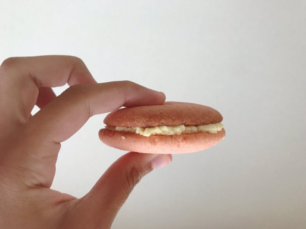 Misaki お菓子作り Pa Twitter バタークリーム消費のために ソフトクッキーを作って 挟んでみました 食紅 のリベンジも兼ねてクッキーは ピンク色にしてみました 綺麗な色が出たし 味も美味しかった