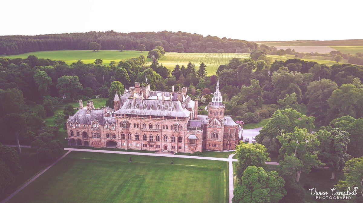 Vivien_Campbell's tweet photo. Drone snap of Mount Stuart House 📸🌟@mountstuart #MountStuartHouse #MountStuart #Drone #DJI #DJIMavicPro #Scotland #IsleOfBute https://t.co/yX4w1xJ5cg