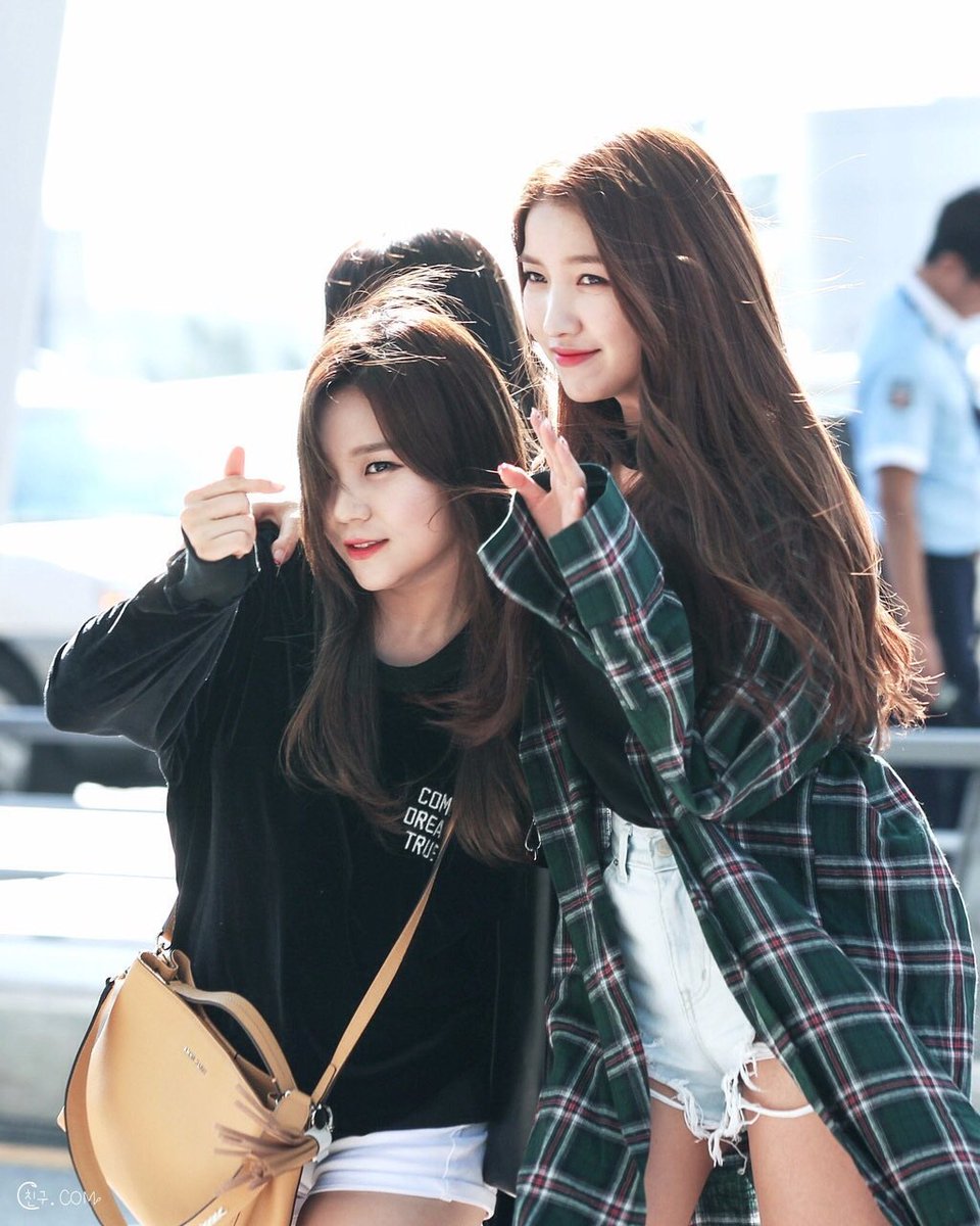 chittcph0n's tweet photo. maknae x older💃🏻💃🏻 https://t.co/GhSEkgEbJ4
