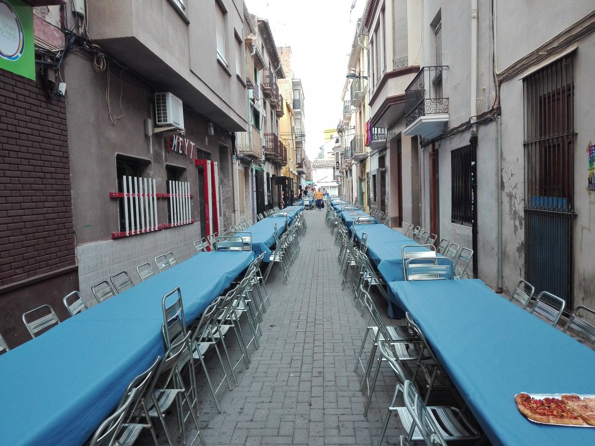 PPVilareal's tweet photo. Bon dia!!!
Preparant l'esmorzar popular. A les 10:30h ens acompanyan @HectorFolgado @javiermoliner @BarrachinaM #FestesVila #MDG17 #Vilareal https://t.co/Zbbx57EYP8
