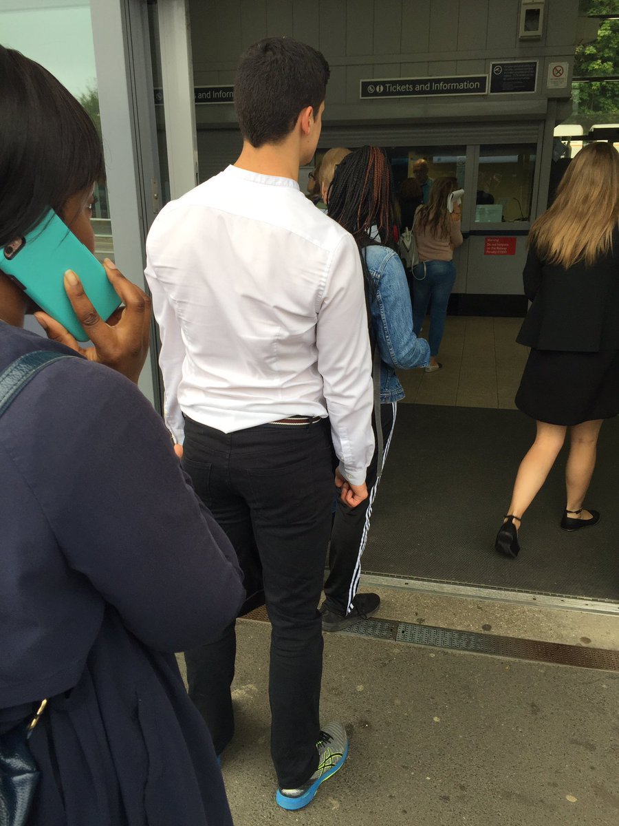 VKing2000's tweet photo. One person serving, wouldn't let us buy tickets at other end. Missed 2 trains! Should have driven!!! Thanks @Se_Railway @GreenhitheKent https://t.co/SL4IXfdudy