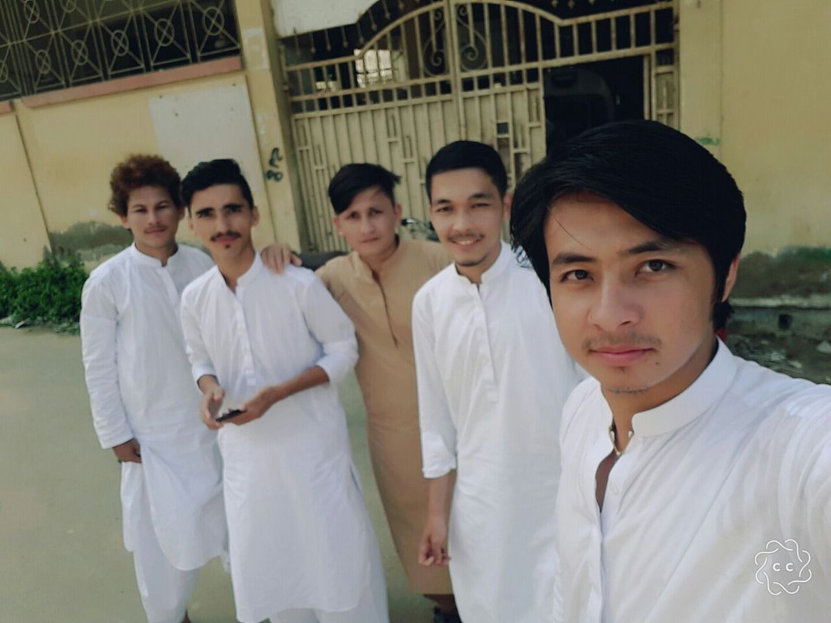 SyedMehdi889's tweet photo. #MuBarKa...
#MithaiYa..
#BadaiYa...😉😂😇
HappY eid mubrk tO all ov yew buddies . 😉 https://t.co/GW8u5Us8Ja