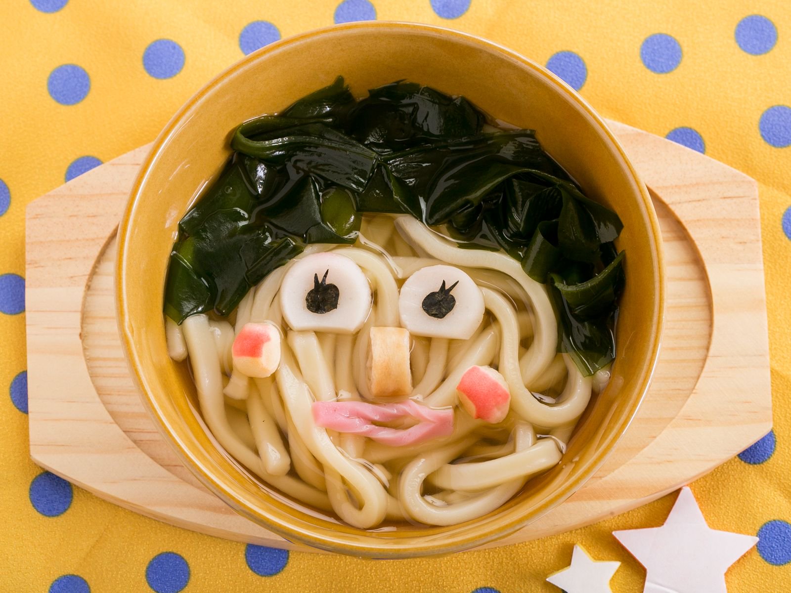 こどものヒトサラ 簡単レシピ 今日は シンプルなうどんレシピが 愛くるしい おかめうどん になって登場 デコレシピが苦手なママでも簡単につくれますよ T Co Joz17opph3 こどものヒトサラ 子連れ ママ会 時短 簡単レシピ うどん