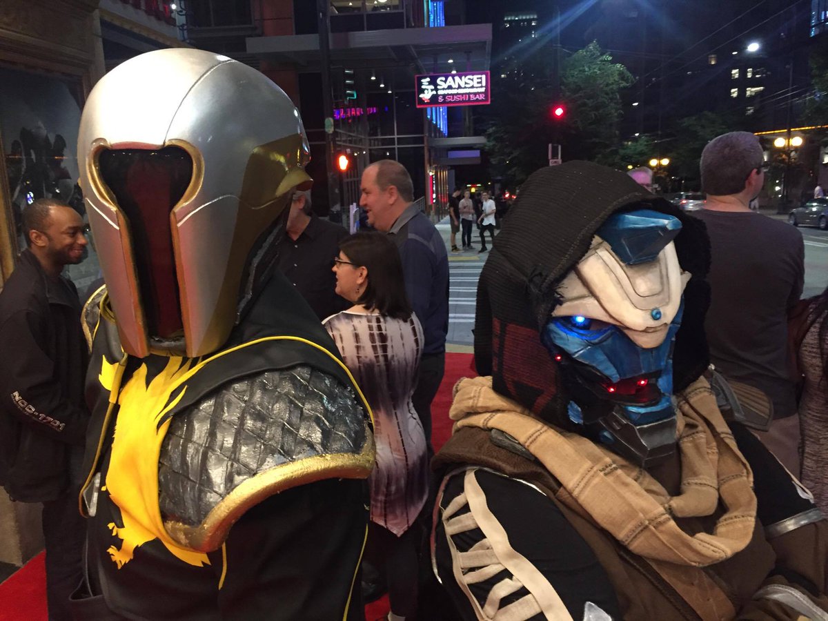 hotshotcosplay's tweet photo. Trying to crash the destiny 2 luanch party like... #cade6 #WarlockMasterRace #destiny2 #PAXWest17 #cosplay #cosplayer #destiny2cosplay https://t.co/jG4WqaPIq8