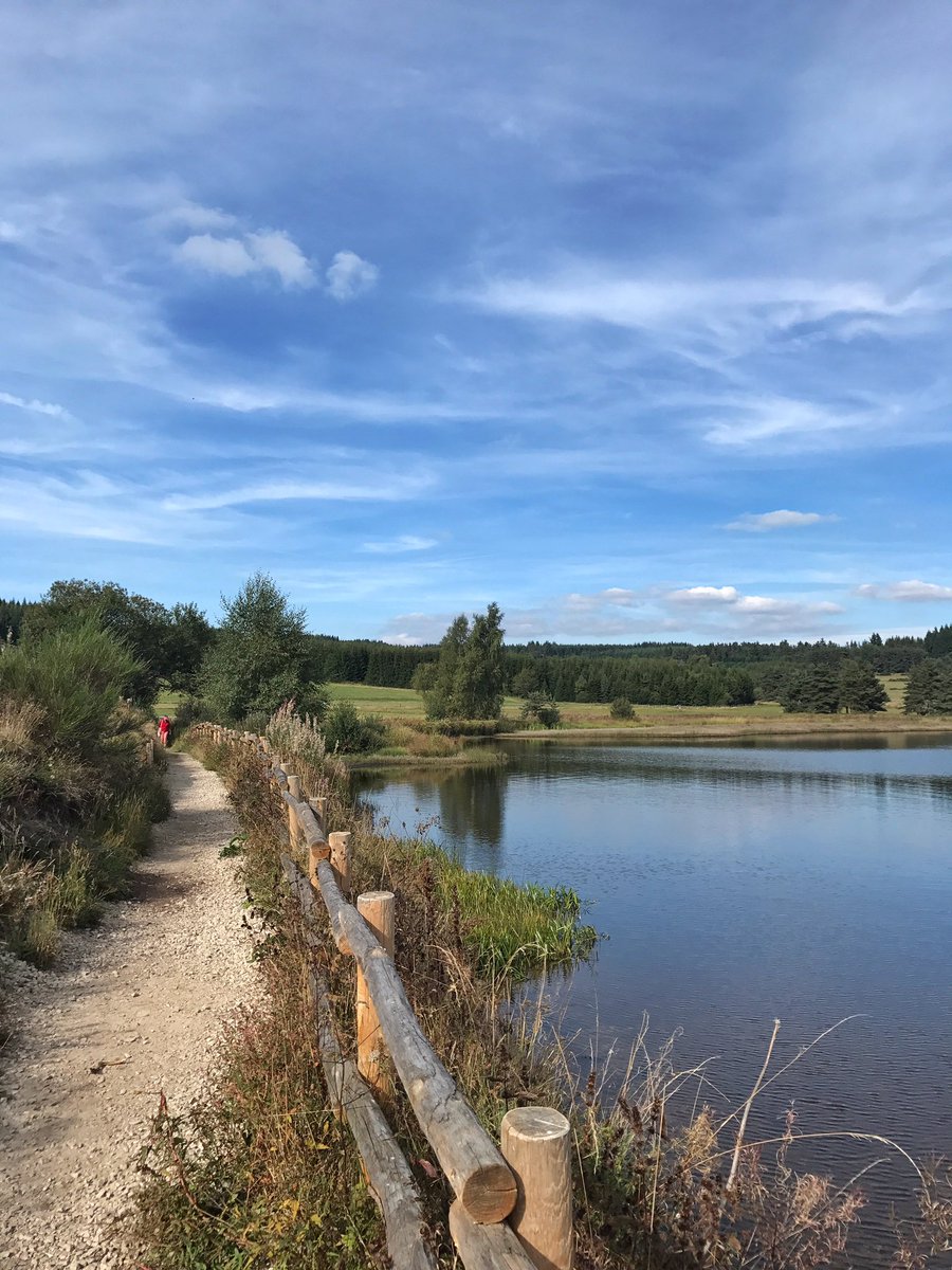Blandine_42's tweet photo. Le Lac de #Devesset en #ardeche 💙 belle balade à faire ! 
#Magnifiquefrance 
@ArdecheGuide https://t.co/uWqZz9bKHe