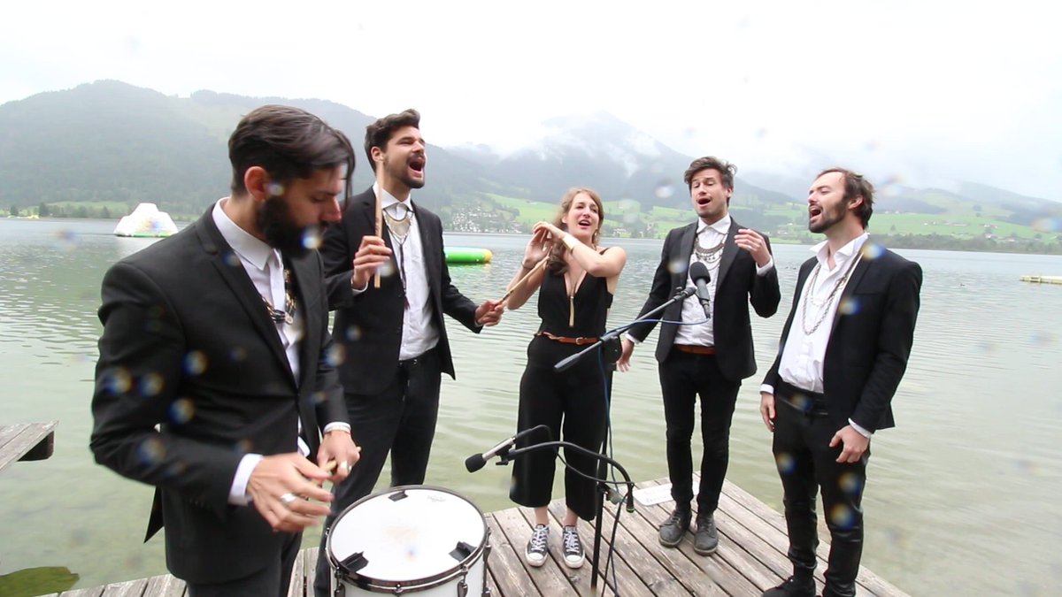 Regen? Kein Problem für <a href="/YaltaClubMusic/">Yalta Club</a> !😎☔️❤️bit.ly/2xA5V4W #yaltaclub #love #hybris #balconytv #btvwalchsee