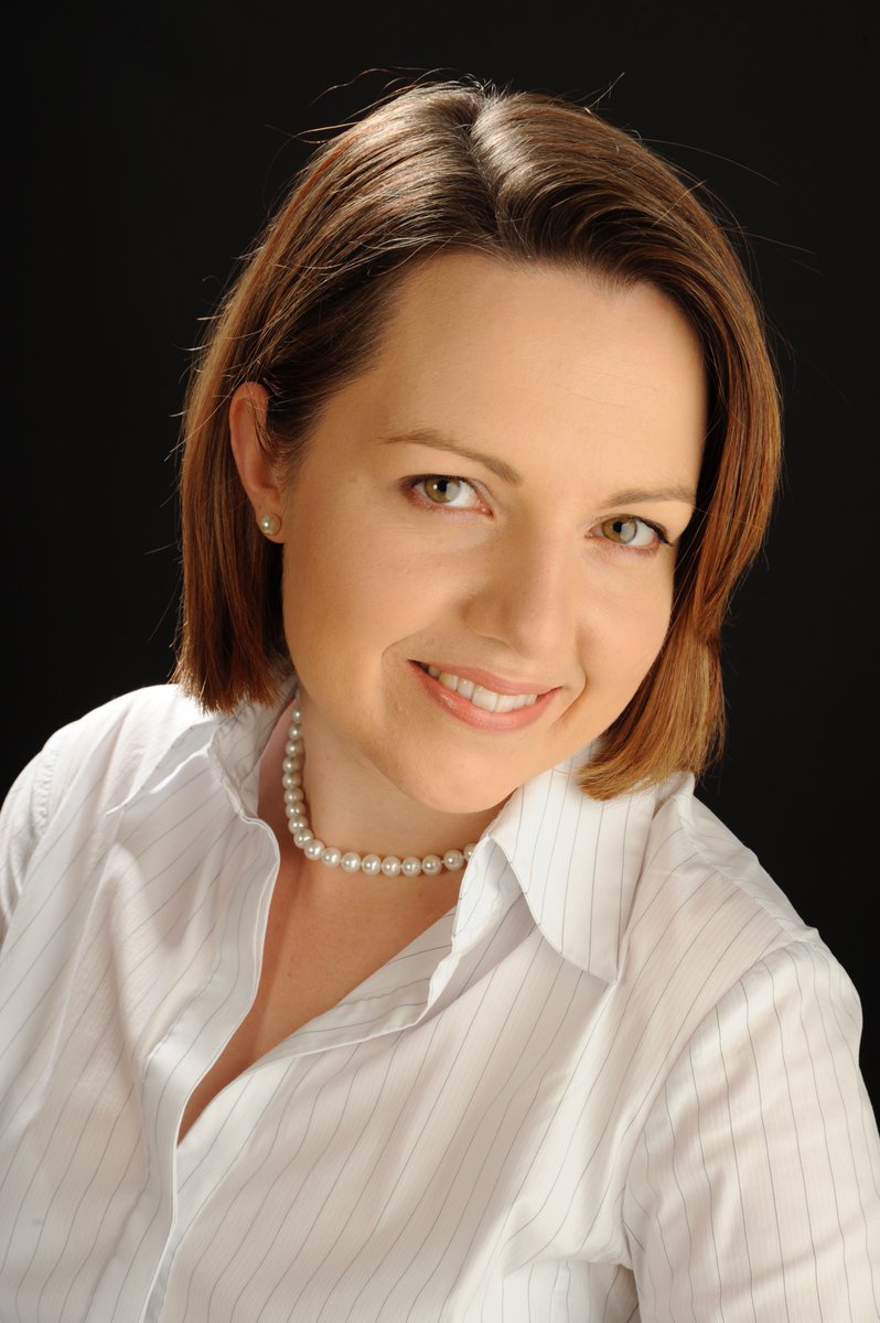 NCL_Pharmacy's tweet image. Many congratulations to @sarahpslight who picked up the RPS Research Award at the #RPSConf dinner last night.