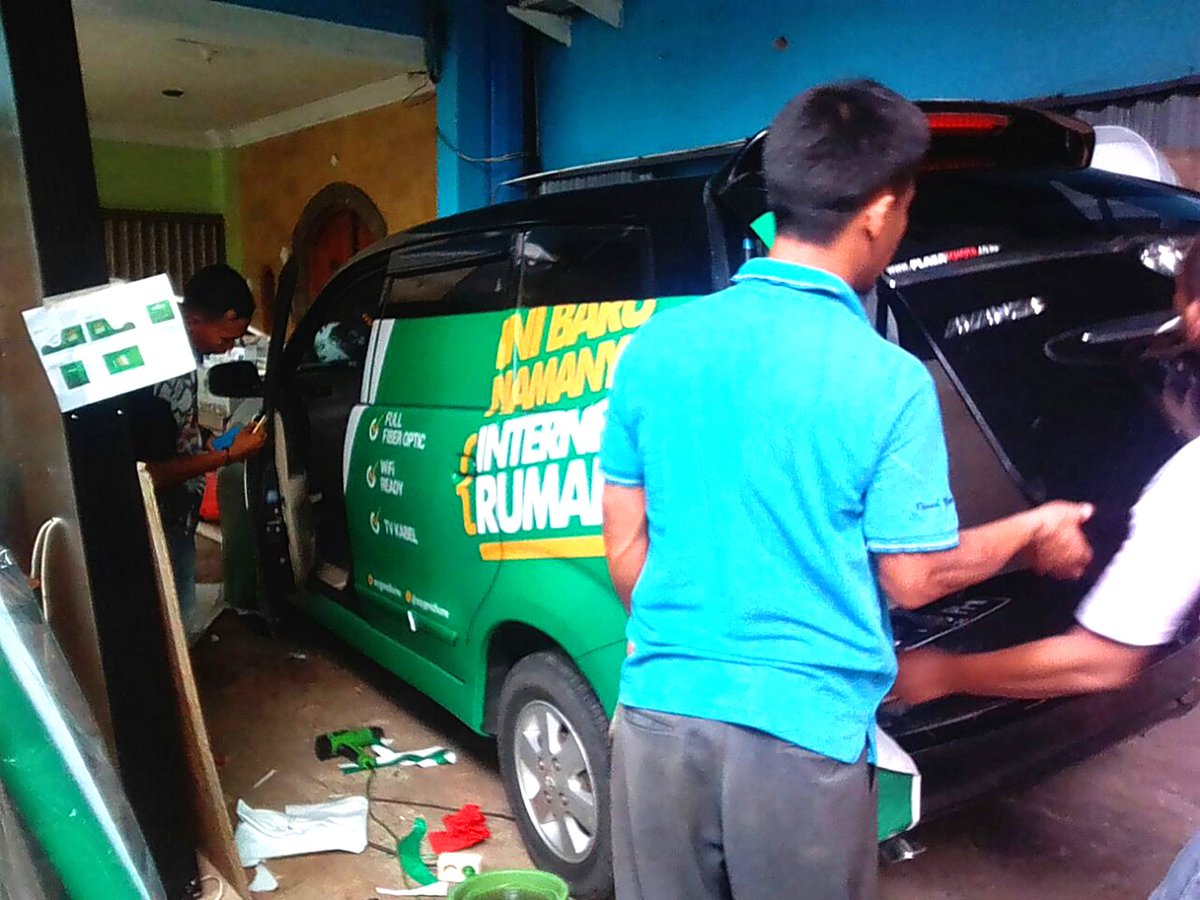 Reklame_Jakarta's tweet photo. Car Branding / Sticker Mobil Oxygen Internet Services @Reklamejktadv #reklamejakarta #reklame #carbranding #stickermobil #advertising https://t.co/FDad0VSC4Y