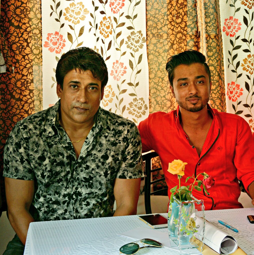 IamDhrubajyoti's tweet photo. Chilling. 😃
#Audition_taking_time Me nd #Actor_Debraj_Da
#Rest_Time
Happy Birthday dada🙏🙏
@wecancreation 👍 #SIPA
https://t.co/SW0mT9HbiX 🙏 https://t.co/D2GJ5lze3j