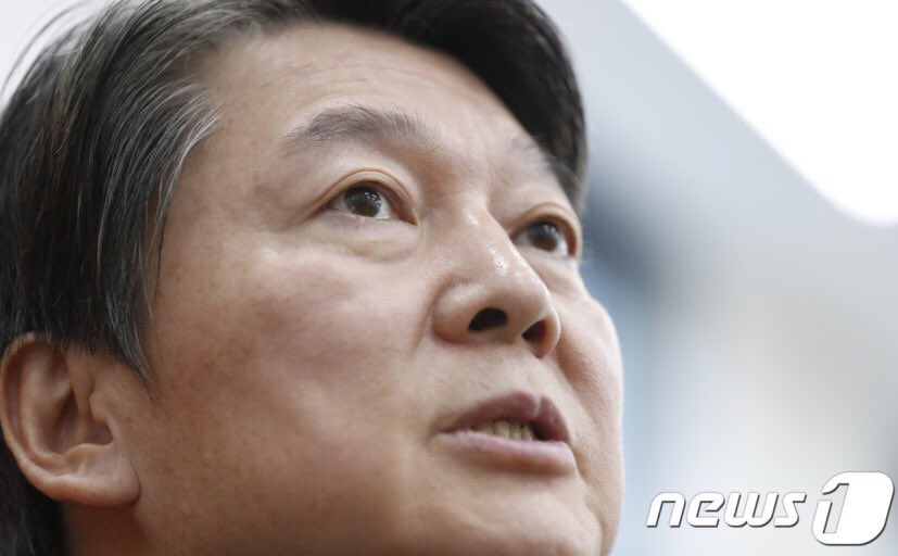 "우리는 중도통합의 중심이 되어야 하며 뜻을 함께 하는 분들이면 어느 분들이든지 들어와서 자유롭게 뜻을 펼칠 수 있게 문호를 개방하는 열린 정당이다" <안철수 대표 수도권 광역․기초의원 간담회 발언> facebook.com/AhnCheolsooNet…