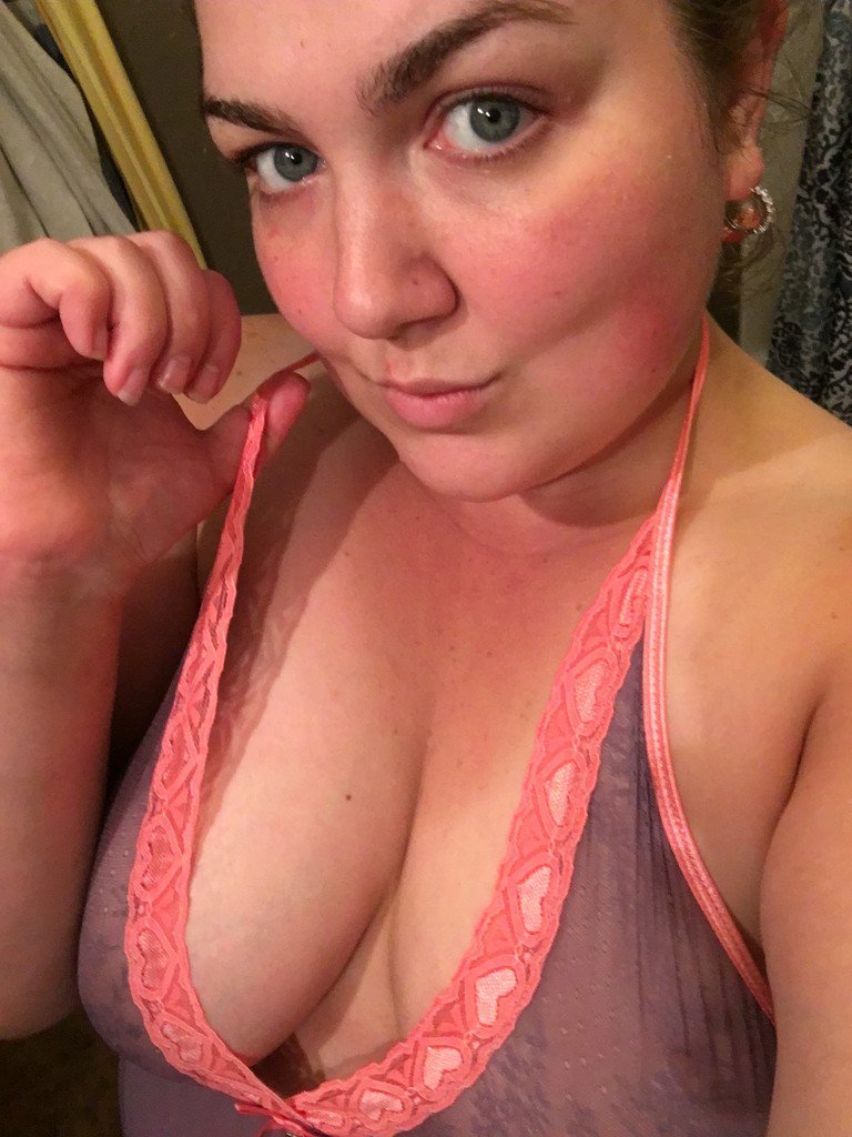 GladysBBW's tweet photo. My roommate bet me that men won’t cum to or at least wont enjoy these photos. Prove her wrong ;D [F] - #BBW #Fatgi… https://t.co/Ffctfrp7yu https://t.co/gZjxSqh3xu