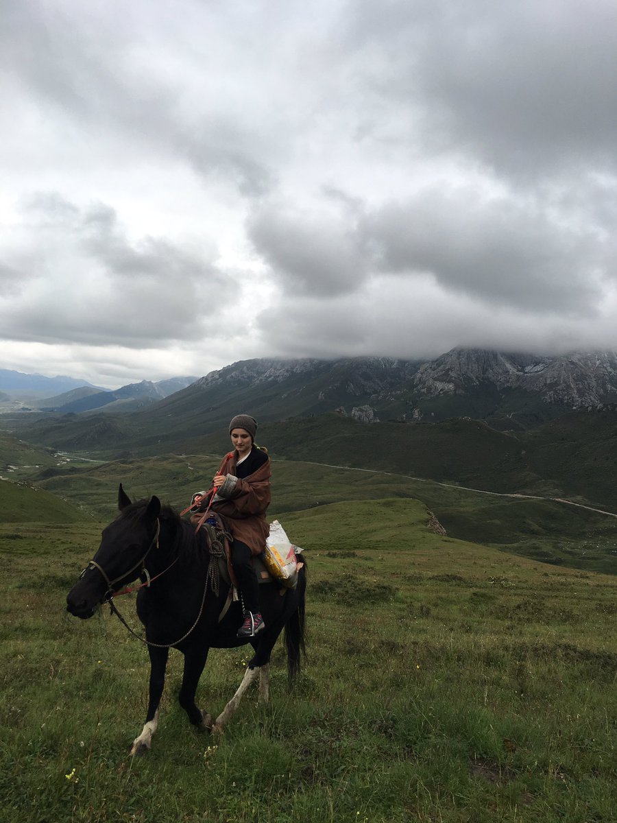 whereistuna's tweet photo. chuba: a warm ankle-length robe made of thick wool worn by nomads in the mountains of Tibet
#whoworeitbest #steven #toasty #chubadubadoo https://t.co/k4oUyTxxqD