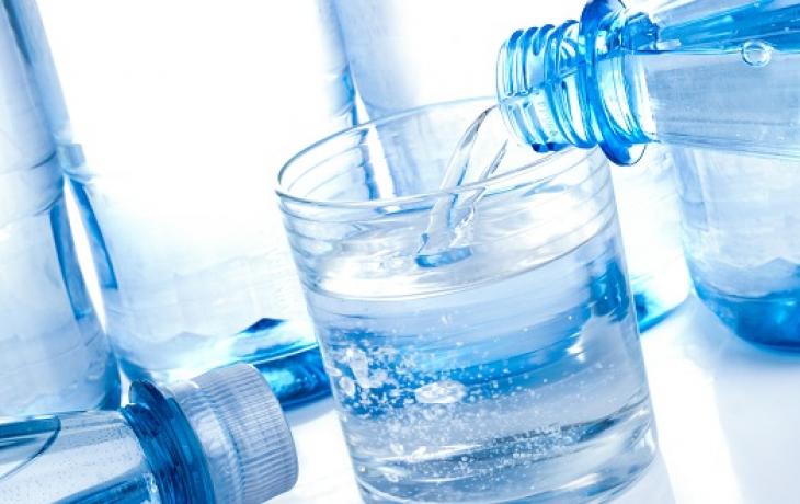 beverfood's tweet photo. #Mineracqua: boom dei consumi di acqua minerale in Italia nel 2017 (+10%) ... https://t.co/cQt2N3ufqs #ExportAcqueMinerali #MercatoAcque https://t.co/SMNXQzM2P9