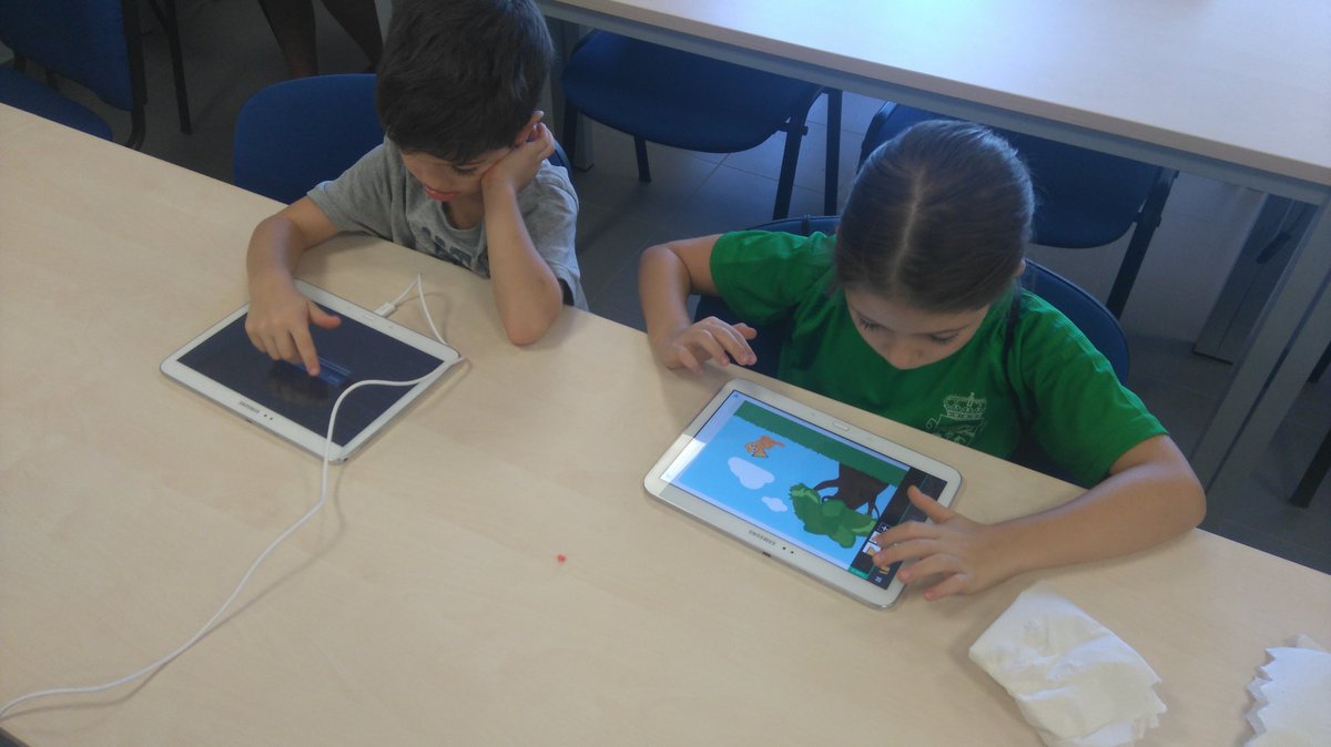 TalentProj's tweet photo. ¡Comenzamos el Campus Talent Project de Septiembre! Amanecemos con programación, artística con tablets y ajedrez #TheBeginning https://t.co/HJ4MnRW56V