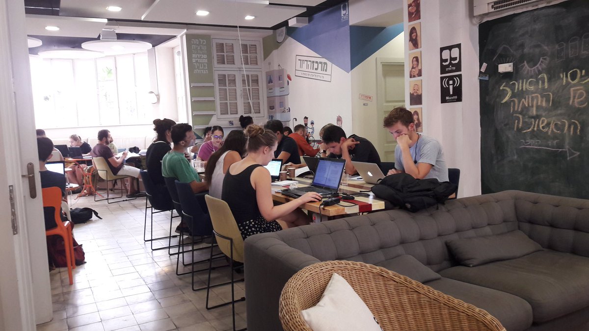 chantal_marion's tweet photo. Visite #coworkingsocial #mazeh9 #architectureBauhaus #DLDMTPFrenchTech @Montpellier3m @saurel2014 #international @Mtp_FrenchTech https://t.co/o1uUEe4LNp