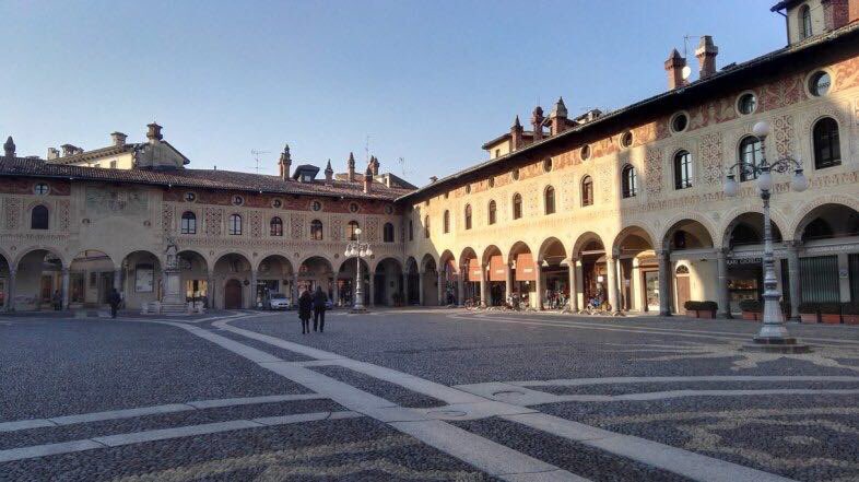 chiedialladani's tweet photo. Uno @BorghiPiuBelli d’Italia, a Vigevano ci sono tracce del Bramante e Leonardo da Vinci #GrandeViaggioInsieme #msrgusto #saporeinlombardia https://t.co/pMYh5wBnoc