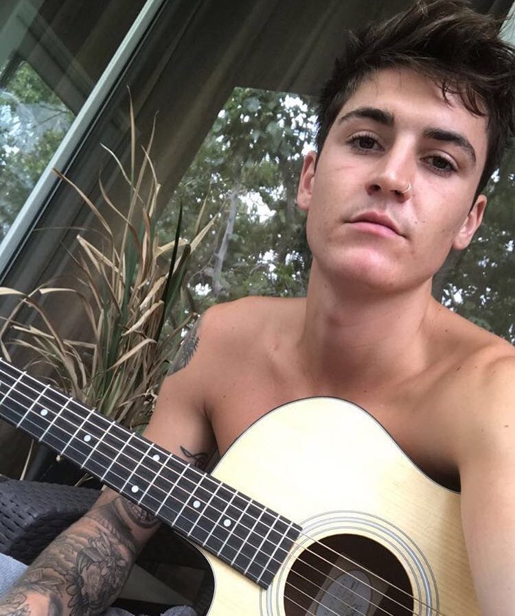 Look how cute❤️🖤❤️